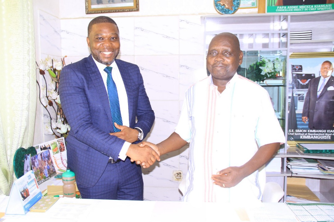 PAPA MBENZA PETIT FILS DE SIMON KIMBANGU ET MOI